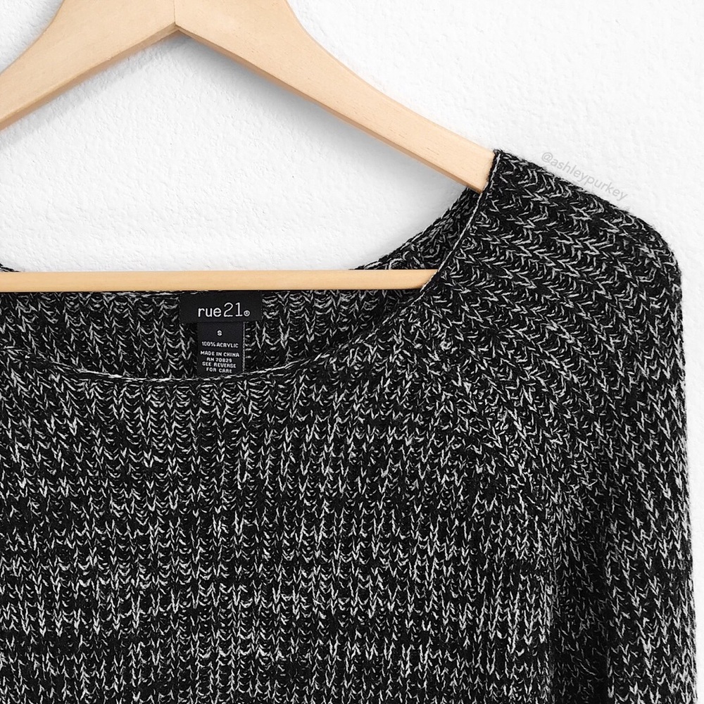 🌸4 for $10🌸  black salt and pepper sweater - Picture 2 of 4